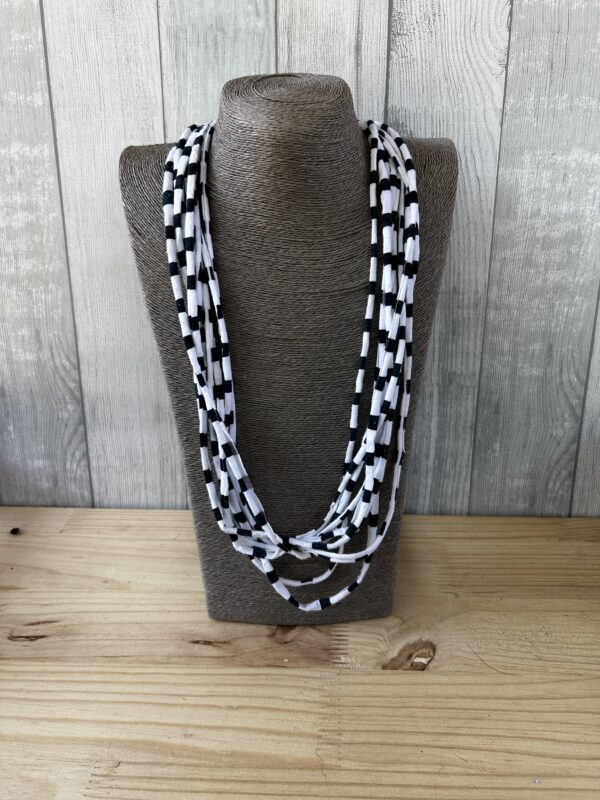 White And Navy Blue T-Shirt Yarn