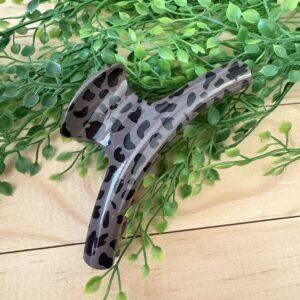 Dark Leopard Print Caw Clip